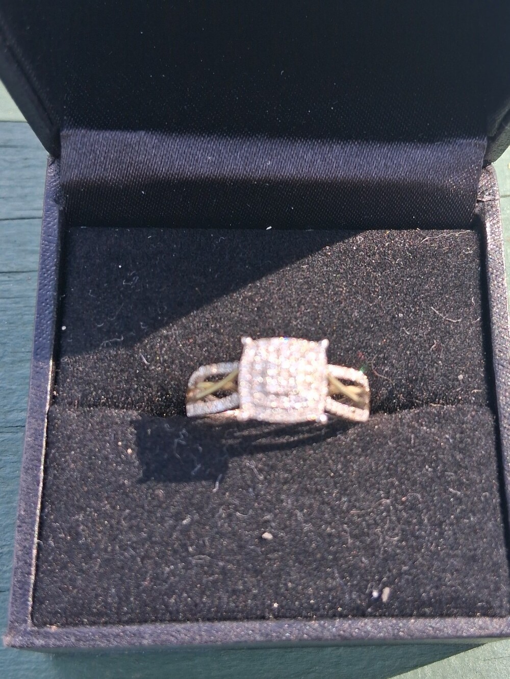 10Kt Gold Natural Diamond Cocktail Ring Size 5